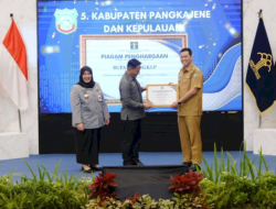 Bupati Pangkep Terima Penghargaan atas Komitmen Beri Bantuan Hukum Untuk Warga Kurang Mampu