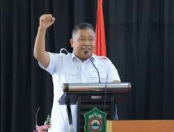 Bupati Takalar Firdaus Daeng Manye Ajak Warga Semarakkan HUT Ke-81 RI dengan Kibarkan Merah Putih